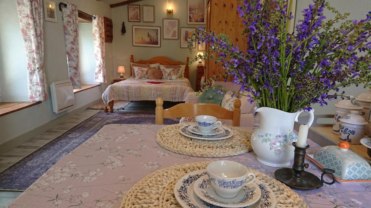 La Colline De Tilleul - Les Deux Puits - Cosy Cottage With Swimming Pool Near Aubeterre Saint-Romain  Eksteriør billede